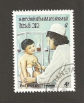 Sellos de Asia - Laos -  Médico auscultando niño