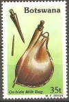 Stamps : Africa : Botswana :  ARTESANIAS.  BOLSA  DE  CUERO  DE  BUEY  PARA  LLEVAR  LECHE.
