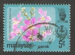 Sellos de Asia - Malasia -  Perak - Flor lagerstroenia speciosa, y sultán Idris