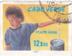 Stamps : Africa : Cape_Verde :  Muchacho cogiendo agua