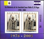 Sellos de America - Honduras -  En Memoria de Su Santidad Juan Paublo II, El Papa 1920-2005