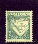 Stamps Portugal -  Portugal mirando al volumen de las luisiadas