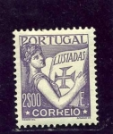 Stamps Portugal -  Portugal mirando al volumen de las luisiadas