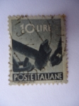 Stamps Italy -  Martillo que rompe Cadenas - Democracy - Poste Italiane.