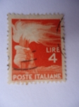 Stamps Italy -  Mano sosteniendo Antorcha - Democracia - Poste Italiane