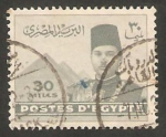 Stamps : Africa : Egypt :  213 - Rey Farouk , y las piramides 