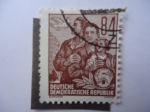 Stamps Germany -  DDR - Grupo Familiar - Fünfjahresplan.