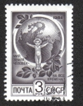 Stamps Russia -  Niño en el fondo del globo 