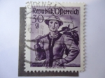 Stamps Austria -  Traje Típico de Salzburg Pongau.