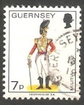 Sellos de Europa - Reino Unido -  Guernsey 131 - Oficial del Regimiento del Este en 1822