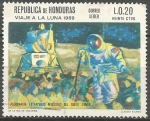 Stamps Honduras -  ASTRONAUTA  EXTRAYENDO  MUESTRAS  DEL  SUELO  LUNAR