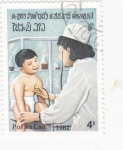 Sellos de Asia - Laos -  enfermera y niño