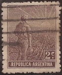 Stamps Argentina -  Labrador surcando la tierra con arado de mano. Sol naciente  1911  2 centavos