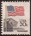 Sellos de America - Estados Unidos -  Bandera americana sobre Tribunal Supremo  1981 20 centavos