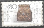 Stamps Germany -  Fondos de ayuda humanitaria. Trabajo con metal precioso. relicario del siglo octavo.