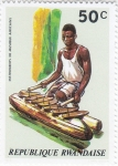 Stamps Rwanda -  instrumentos musicales africanos