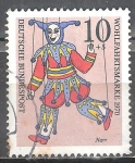 Stamps : Europe : Albania :  "Por el bienestar"Títeres (engañar).