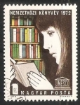 Sellos de Europa - Hungr�a -  Niña leyendo en una libreria