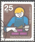 Stamps Germany -  Para los jovenes, Actividades Juveniles. Construcción (albañil).