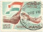 Stamps India -  DIA DE LA INFANCIA. NIÑO COGIENDO BANDERA ÍNDIA. YVERT IN 153