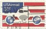 Stamps : America : United_States :  AVIÓN SOBRE BANDERA Y GLOBOS TERRÁQUEOS. VALOR FACIAL 31 c. YVERT US PA84