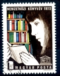 Stamps Hungary -  HUNGRIA_SCOTT 2144 CHICA LEYENDO Y EMBLEMA UNESCO. $0,2