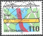 Stamps : Europe : Germany :  Puente Glienicke a través de la Havel entre Potsdam y Berlín.