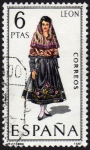 Stamps Spain -  RES-TRAJE REGIONAL FEMENINO – LEÓN