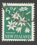 Sellos de Oceania - Nueva Zelanda -  Pikiarero, Sweet Autumn Clematis (Clematis paniculata)