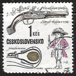 Sellos de Europa - Checoslovaquia -  pistola del fusil