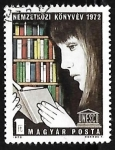 Stamps Hungary -  Niña leyendo en una libreria