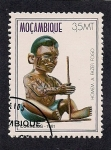 Stamps Mozambique -  hombre haciendo fuego