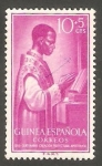 Sellos de Africa - Guinea Ecuatorial -  guinea española - 344 - Sacerdote indígena