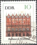 Sellos de Europa - Alemania -  Edificios importantes, Ayuntamiento Stralsund (DDR). 