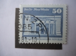Stamps Germany -  Berlin Neue Wache (1818)- Edf. Nueva Guardia, de Berlín (Edif. Neoclásico-Culumnas Dóricas)