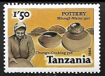 Stamps Tanzania -  Potes de agua y comida