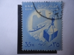 Stamps : Africa : Egypt :  UAR -Egipto - Carga y Descargue de Productos - Emblema de Estado