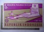 Stamps : Asia : Indonesia :   Monumento Nacional de los Héroes Revolucionarios Caidos en Putrajaya-Malasia.