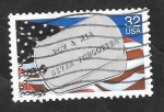 Sellos de America - Estados Unidos -  2340 - Homenaje a los prisioneros de guerra. Placa de Identidad y Bandera Nacional
