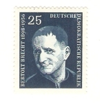 Sellos de Europa - Alemania -  310 - Anivº de la muerte de Berthold Brecht