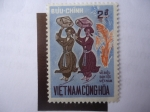 Sellos de Asia - Vietnam -  Buu-Chinh-Viet-nam Cong-Hoa-Danza Folclórica de las Minorias Nacionales-Danza Tradicional.