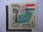 Sellos de Europa - Rusia -  estatua y Emblema de Desarrollo - 20° Aniversarios de la Amistad con Hungría.