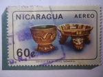 Stamps : America : Nicaragua :  Colección Miguel Gómez A - Taza y Trípode-Arcilla Policromada-Serie:Antiguedades Nicaraguenses.