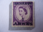 Stamps : Asia : Bahrain :  Queen Elizabeth II - (3 Annas sobre sello Británico de 3d)