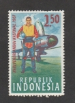 Sellos de Asia - Indonesia -  Piloto junto a su avión