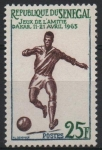 Stamps Senegal -  ATLETAS  EN  MARRÓN  OSCURO.  FÚTBOL.