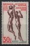 Stamps Senegal -  ATLETAS  EN  MARRÓN  OSCURO.  BALONCESTO.
