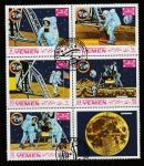 Stamps Yemen -  Los dos astronautas con una caja