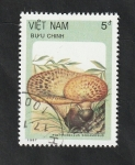 Sellos de Asia - Vietnam -  848 - Champiñón, Polyporellus squamosus