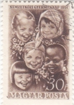 Sellos de Europa - Hungr�a -  Niños de diferentes razas
